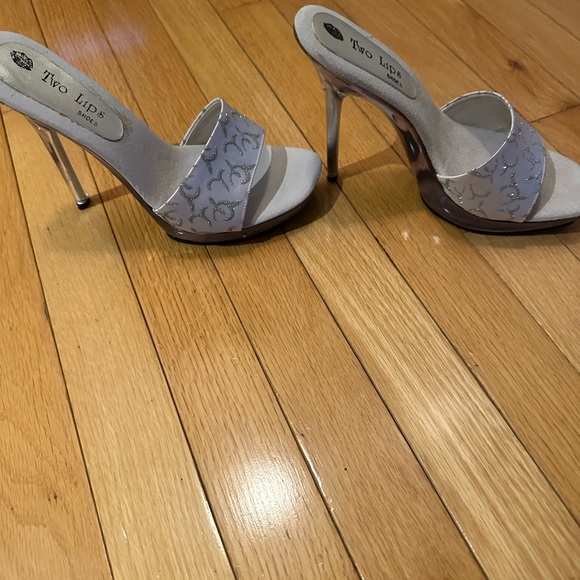 NWT high heel silver heels with sparkle - Picture 2 of 4